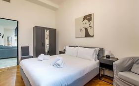 Comfortable 3 Bedrooms Apartment Few Steps From Duomo